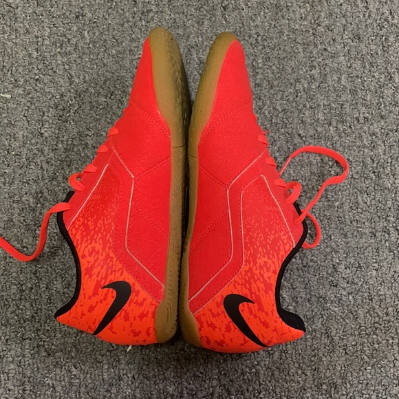 nike indoor cleats - Picture 2 of 4